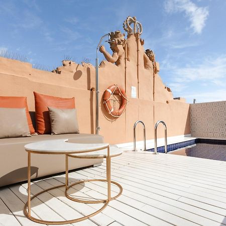 Do Placa Reial Powered By Sonder Barcelona Exterior photo The pool deck of the 100 Suite