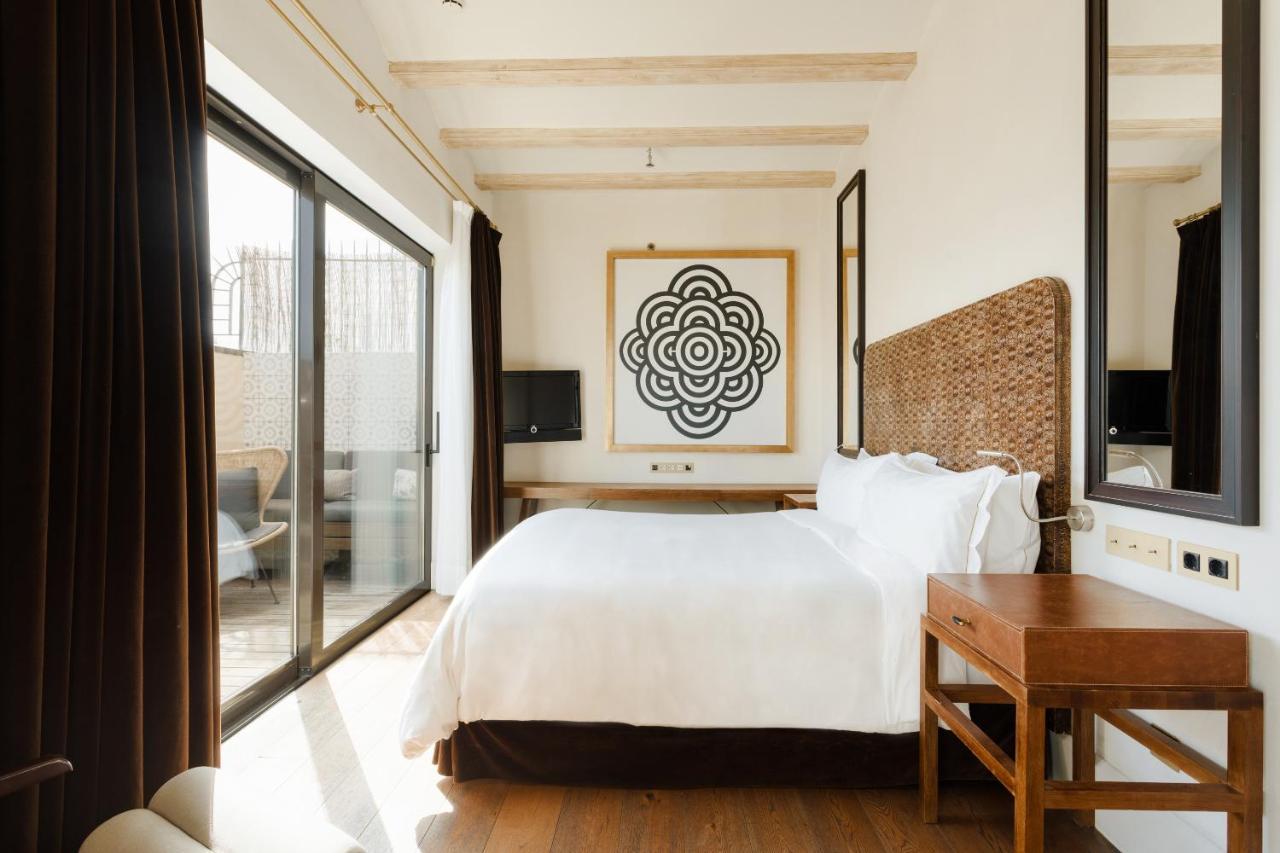 Do Placa Reial Powered By Sonder Barcelona Exterior photo A bedroom at the hotel