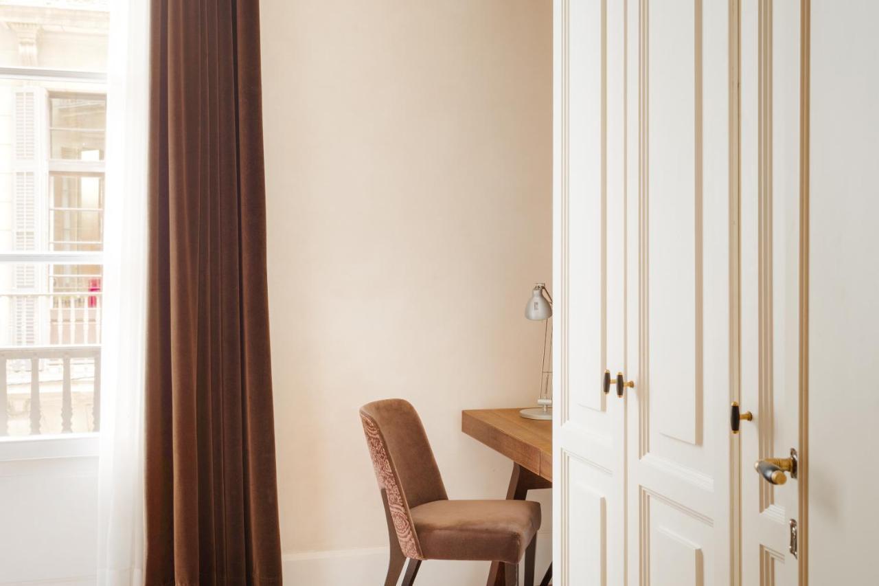 Do Placa Reial Powered By Sonder Barcelona Exterior photo A room at the hotel