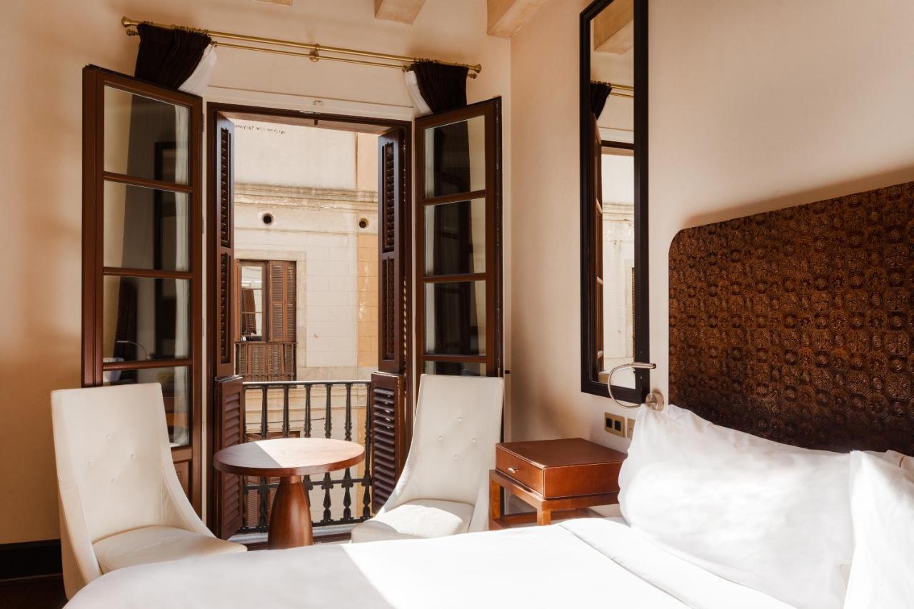 Do Placa Reial Powered By Sonder Barcelona Exterior photo A room at Hotel Casa 1800