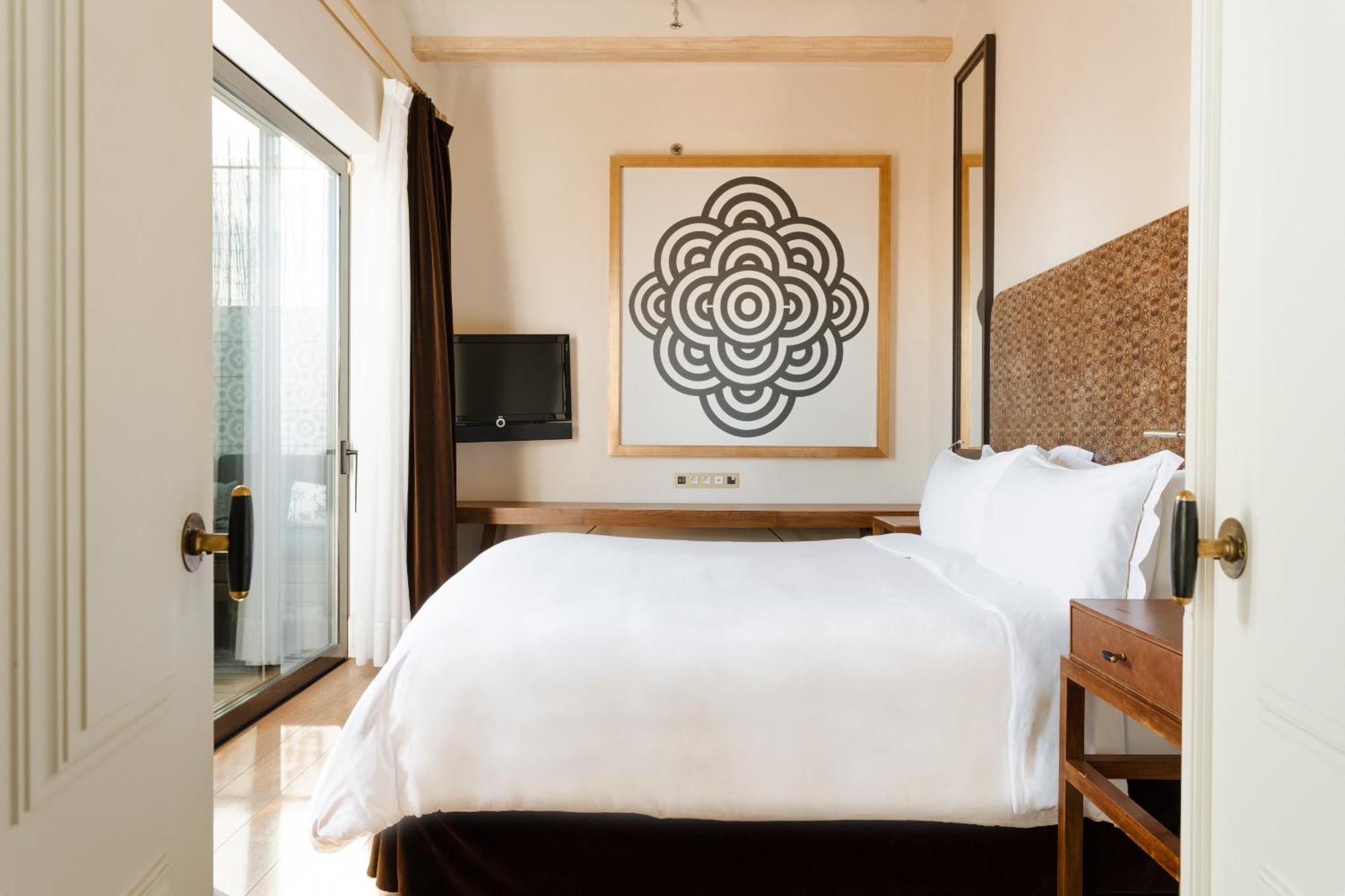 Do Placa Reial Powered By Sonder Barcelona Room photo A bedroom at the hotel