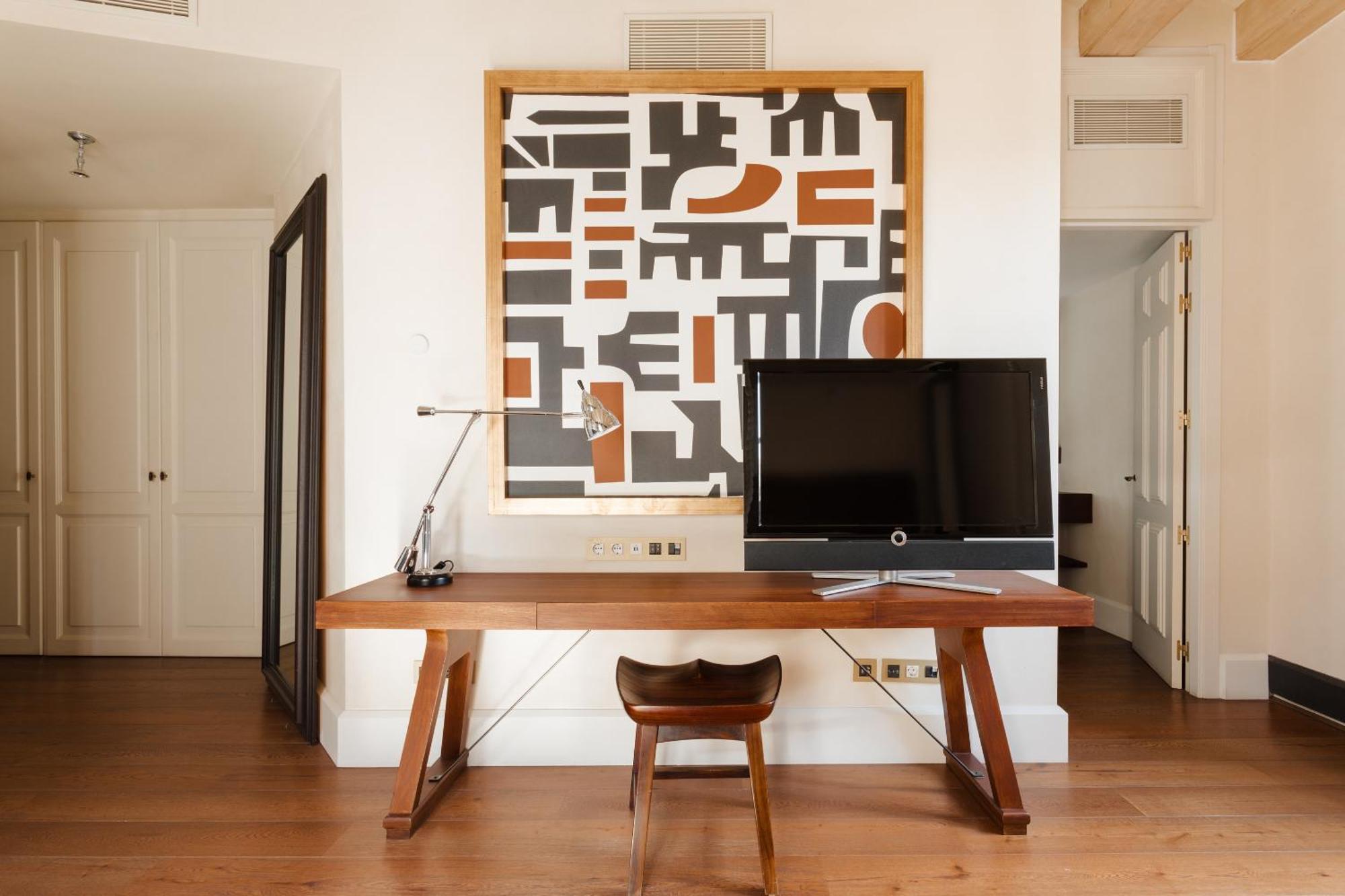 Do Placa Reial Powered By Sonder Barcelona Room photo A work space