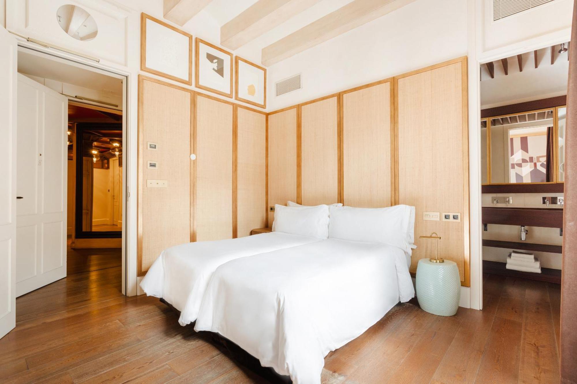 Do Placa Reial Powered By Sonder Barcelona Room photo A room at the hotel