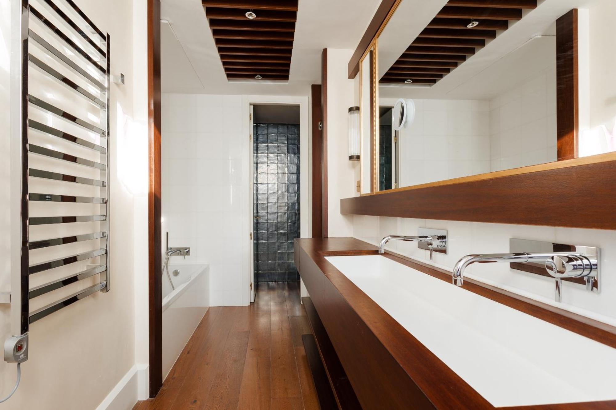 Do Placa Reial Powered By Sonder Barcelona Room photo Bathroom