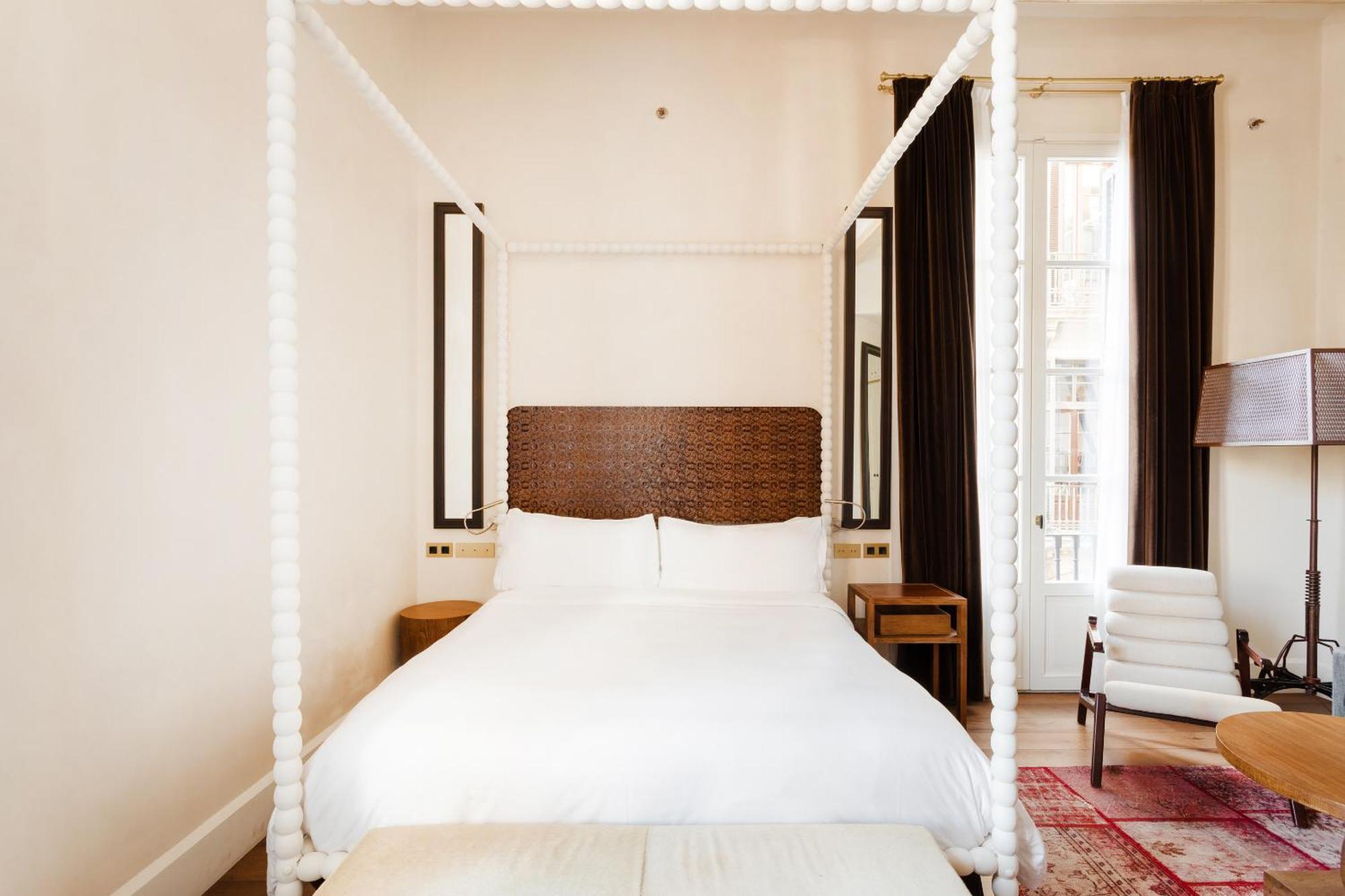 Do Placa Reial Powered By Sonder Barcelona Room photo A guest room at the Hotel George Washington