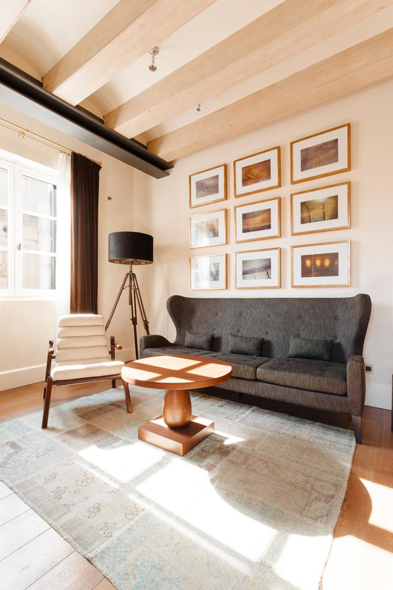 Do Placa Reial Powered By Sonder Barcelona Room photo A living room