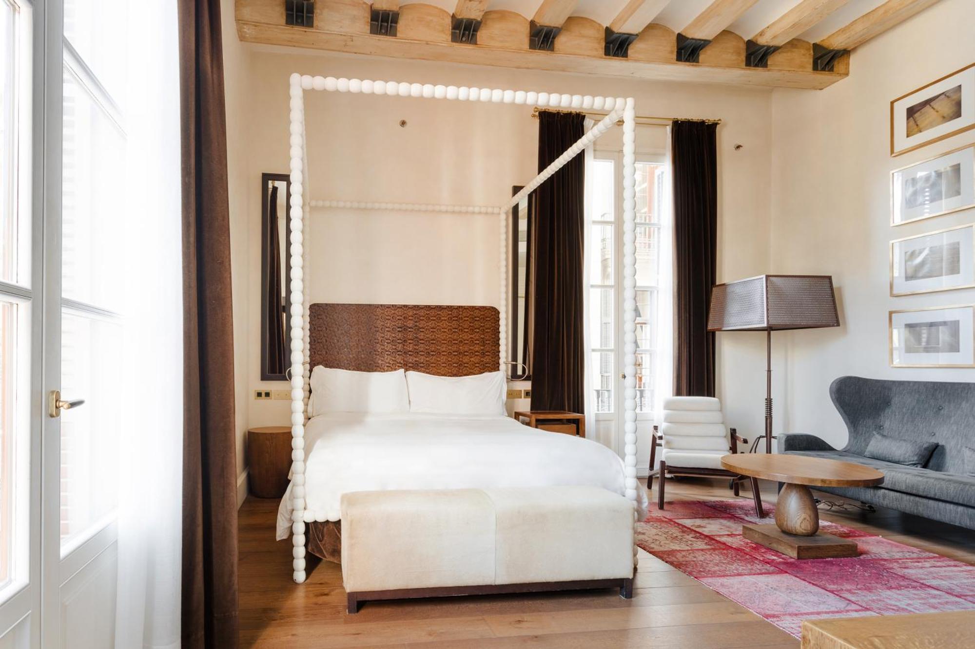 Do Placa Reial Powered By Sonder Barcelona Room photo A room at the Hotel de Casabianca