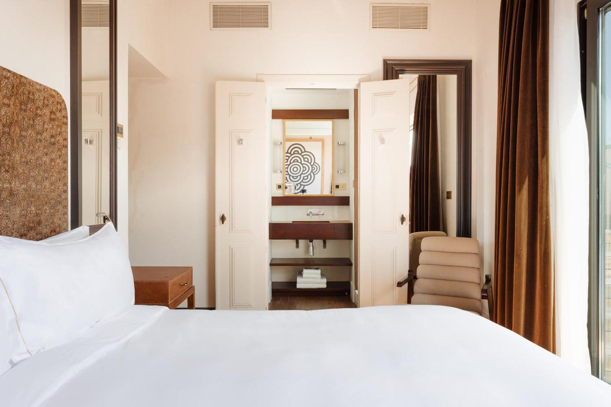 Do Placa Reial Powered By Sonder Barcelona Room photo A guest room at the hotel