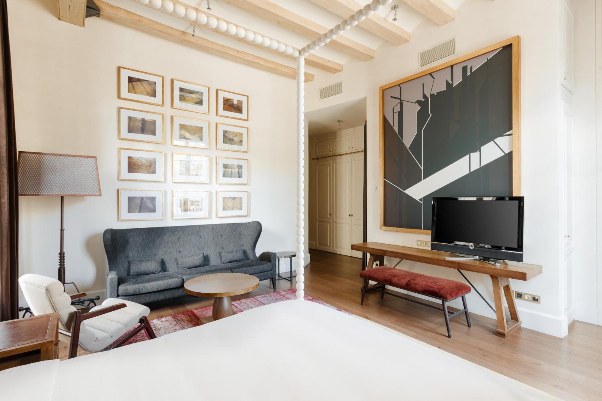Do Placa Reial Powered By Sonder Barcelona Room photo A typical apartment at the Hotel