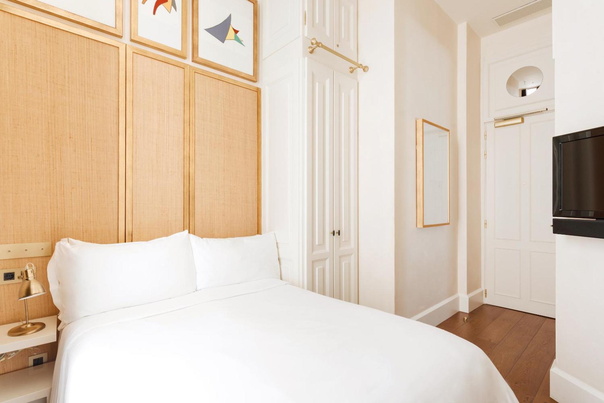 Do Placa Reial Powered By Sonder Barcelona Room photo A room at the Standard East Village