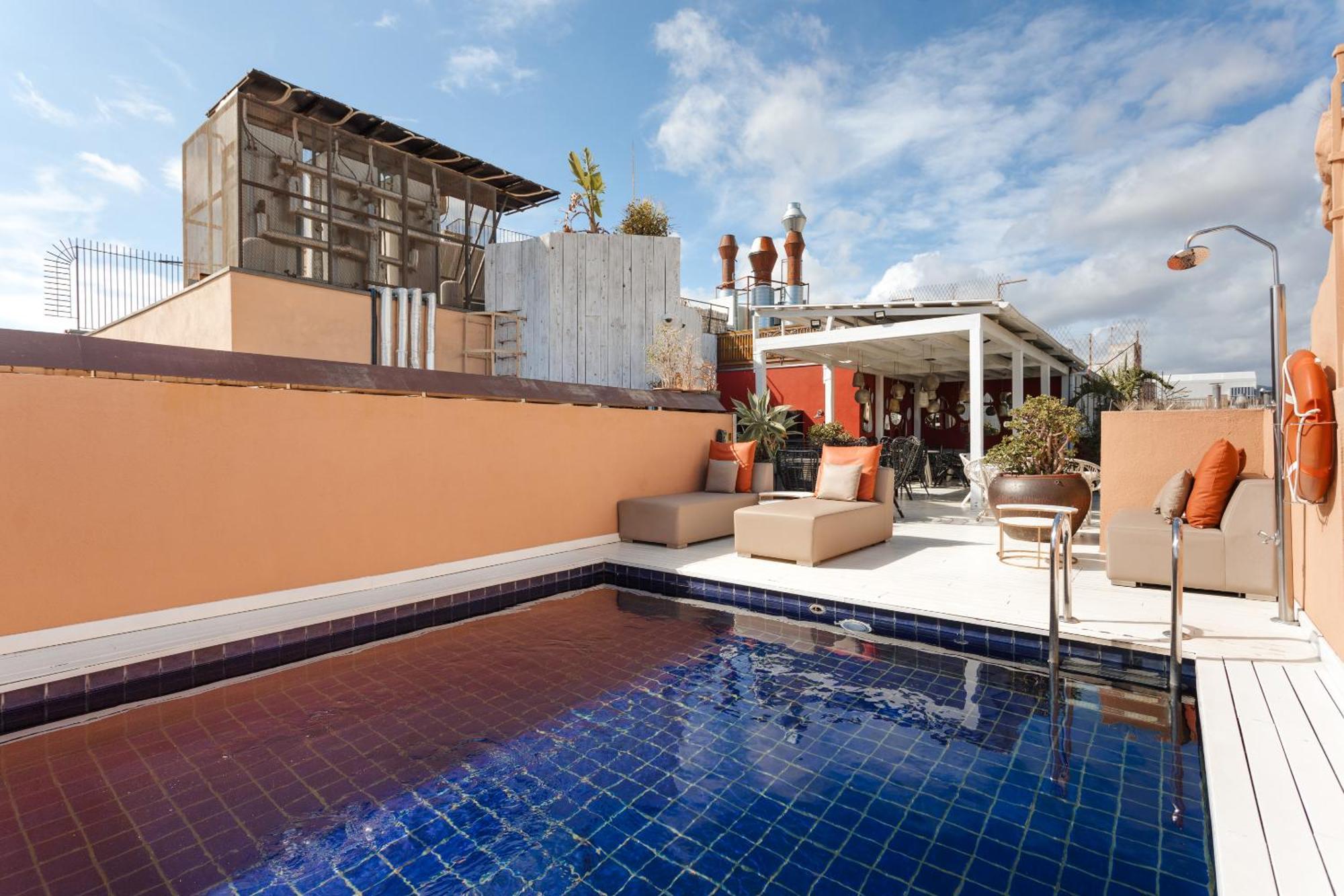 Do Placa Reial Powered By Sonder Barcelona Exterior photo Rooftop pool at the Hotel Unique