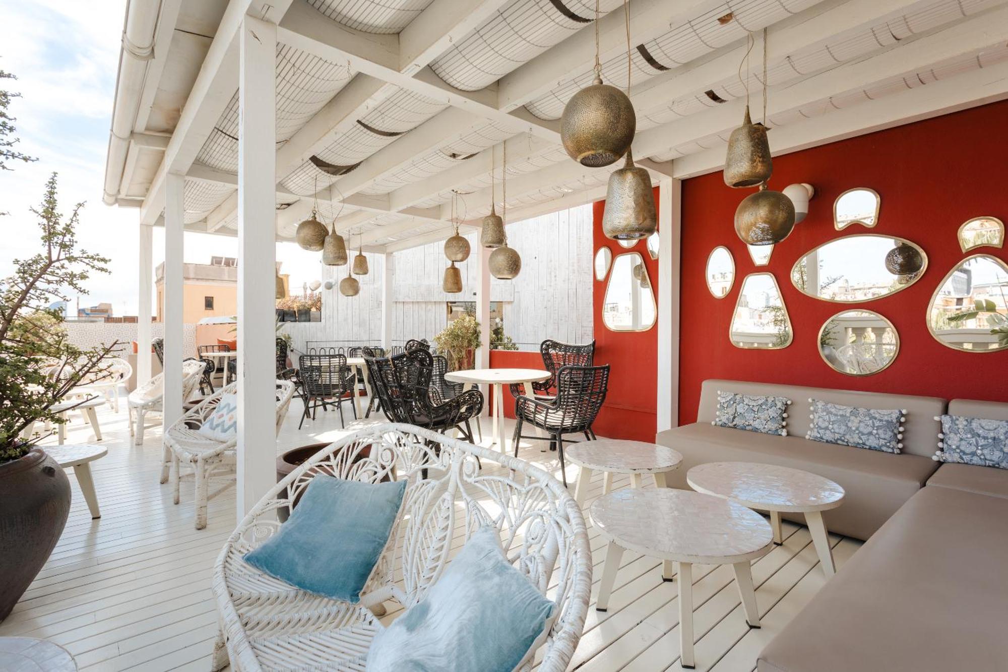Do Placa Reial Powered By Sonder Barcelona Exterior photo The rooftop bar at the Hotel Indigo, Athens