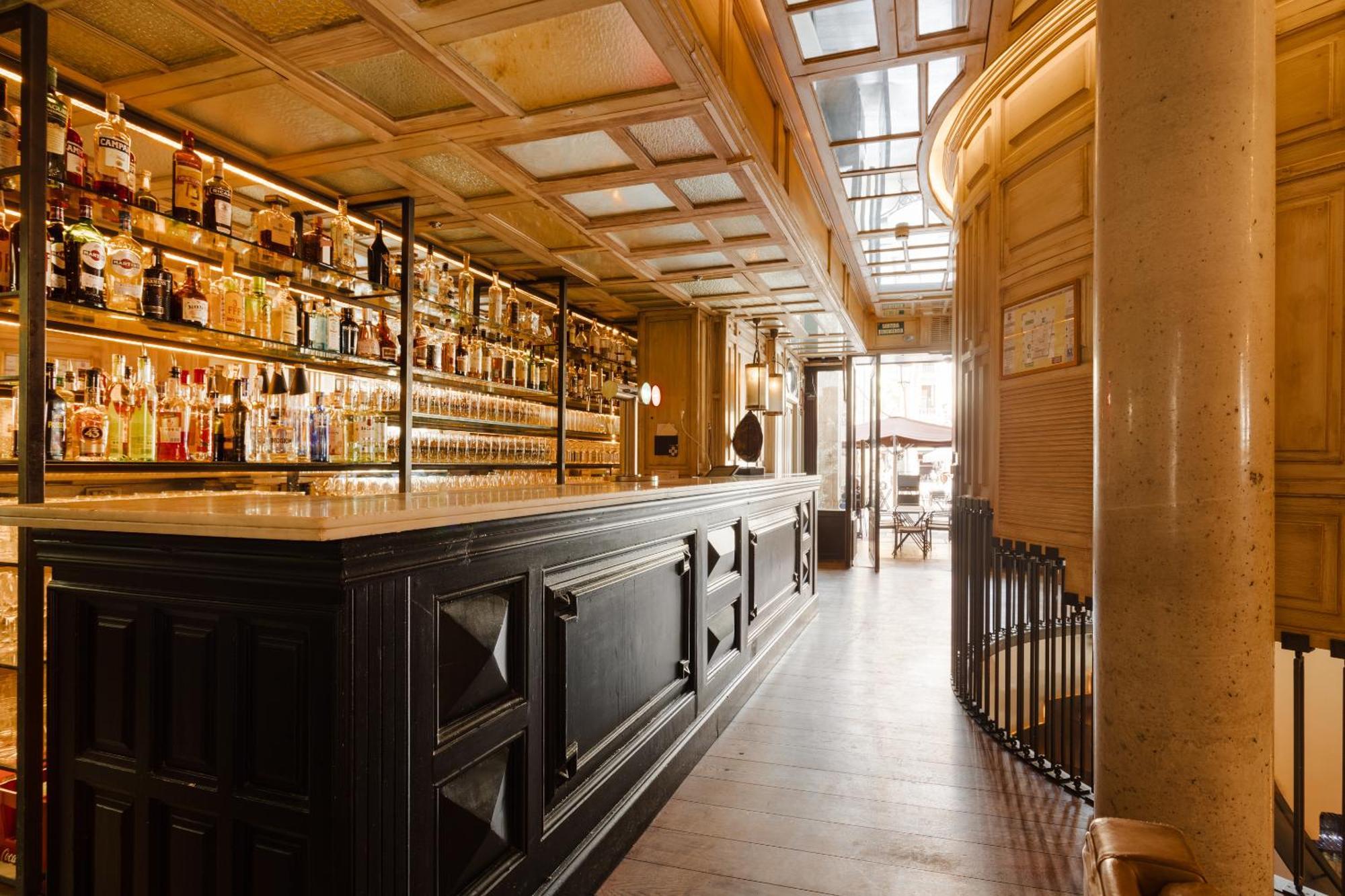 Do Placa Reial Powered By Sonder Barcelona Exterior photo The bar at the Ivy Market Grill