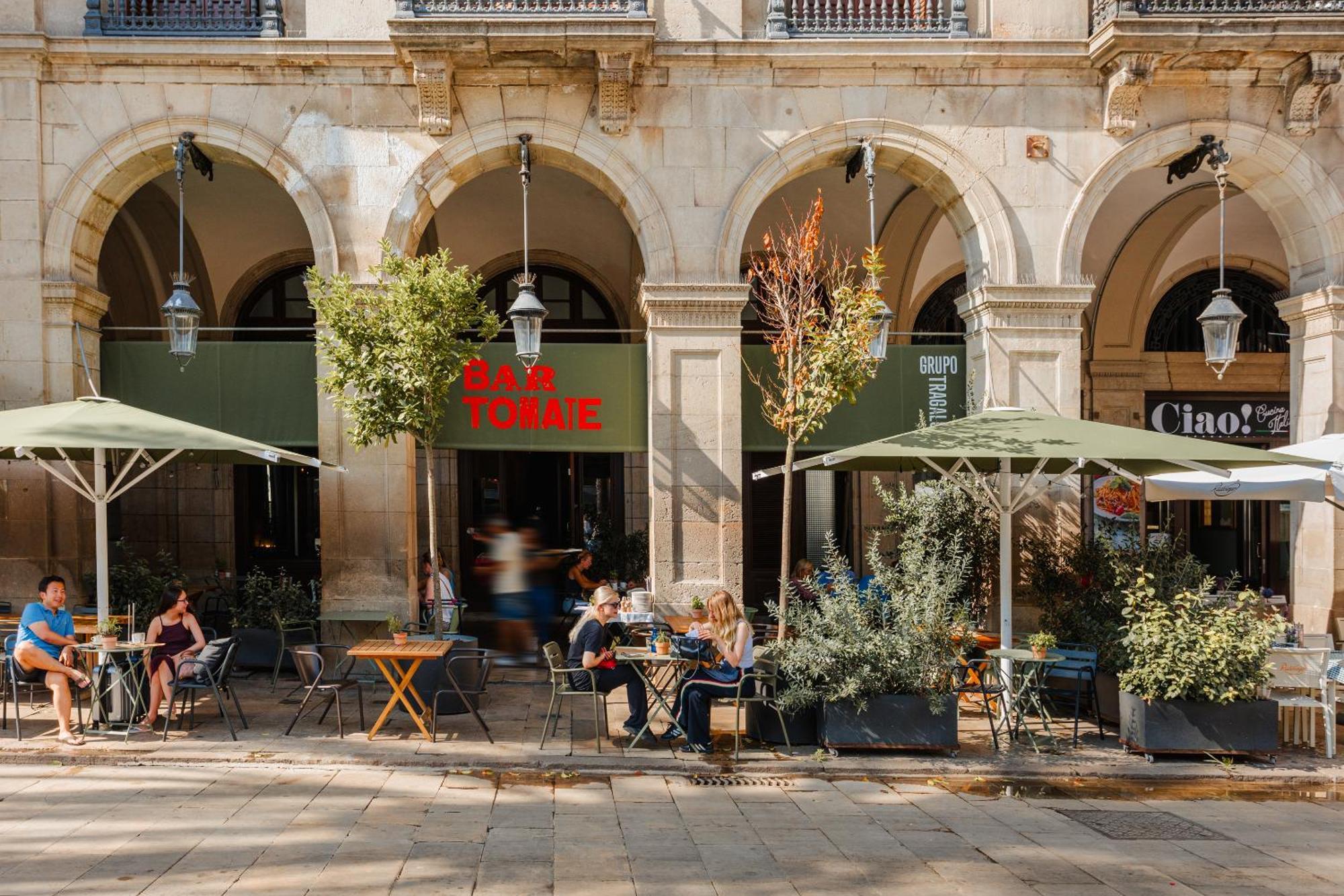 Do Placa Reial Powered By Sonder Barcelona Exterior photo A typical café in Athens