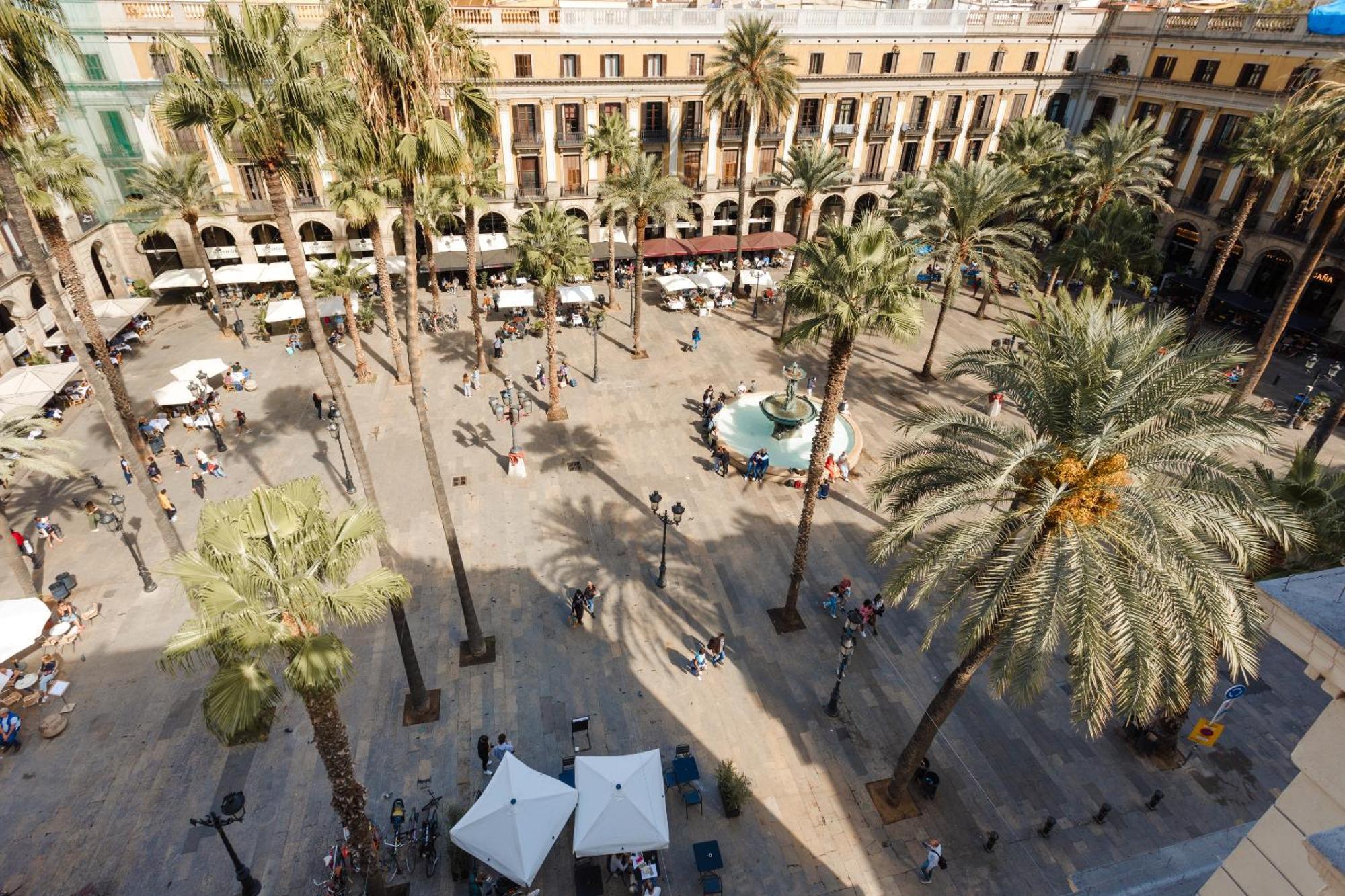 Do Placa Reial Powered By Sonder Barcelona Exterior photo Plaça Reial
